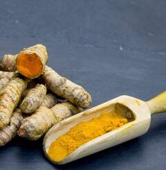 Turmeric: ਖਾਣੇ 'ਚ ਹਲਦੀ ਦੀ ਜ਼ਿਆਦਾ ਵਰਤੋਂ ਕਰਨਾ ਪੈ ਸਕਦੈ ਭਾਰੀ! ਆਓ ਜਾਣਦੇ ਹਾਂ ਮਾੜੇ ਪ੍ਰਭਾਵਾਂ ਬਾਰੇ...