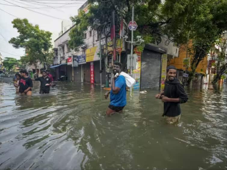 Cyclone Michaung News Helpline Stranded Residents Struggle Without Water, Power, Connectivity Across Chennai Cyclone Michaung: Stranded Residents Struggle Without Water, Power, Connectivity Across Chennai