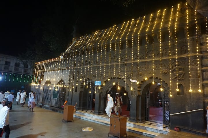 माउलींच्या या सोहळ्यासाठी देश राज्याच्या कानकोपऱ्यातून भाविक आळंदीत दाखल होत आहेत.