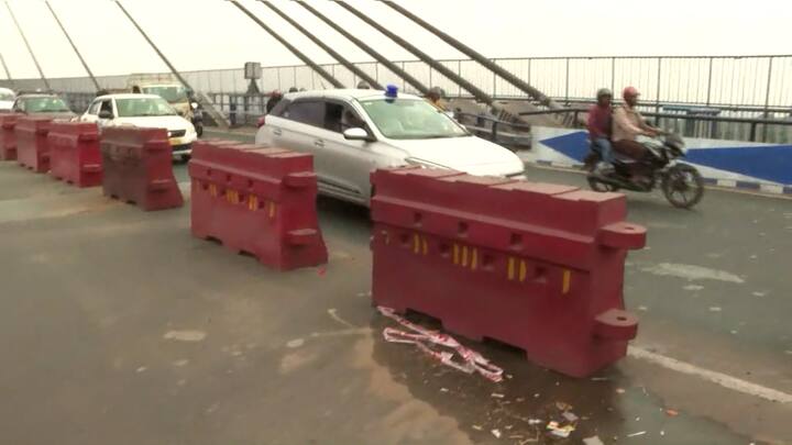 বিদ্যাসাগর সেতুর জন্য এক্সাইড ক্রসিংয়ের দিক থেকে আসা ভারী এবং মাঝারি পণ্যবাহী যানবাহনগুলি (বন্দরগামী ব্যতীত) এক্সাইড ক্রসিং থেকে JL নেহেরু রোড - ডোরিনা ক্রসিং - এসপ্ল্যানেড ক্রসিং- সি আর এভিনিউ - ভূপেন বোস এভিনিউ - শ্যামবাজার ৫ পয়েন্ট ক্রসিং- টালা ব্রিজ বিটি রোড-ডানলপ ক্রসিং হয়ে নিবেদিতা সেতু ধরবে।