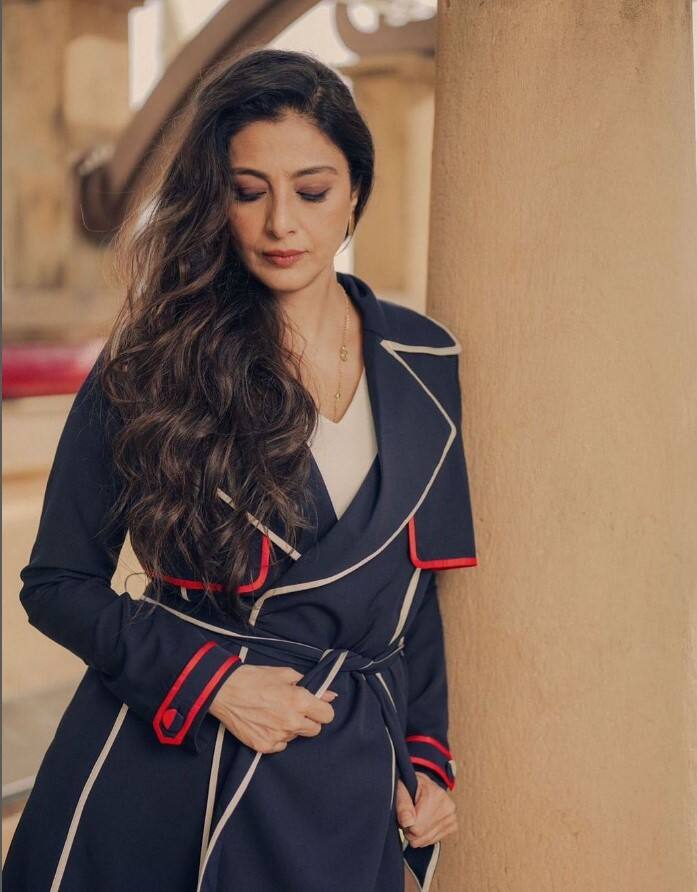 बॉलीवुड की टेलेंटिड एक्ट्रेस में से एक तबू शाहरुख खान की फिल्म देवदास में चंद्रमुखी के रोल को ठुकरा दिया था. बाद में इस रोल को माधुरी दीक्षित ने निभाया.