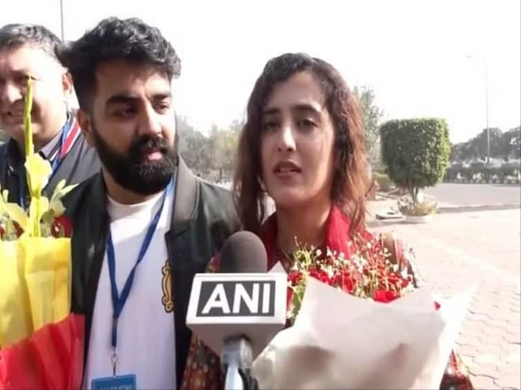 Pakistani Karachi Woman Crosses Border To Marry Kolkata Man Love-Struck Pakistani Woman Crosses Border To Marry Kolkata Man, Thanks Govt