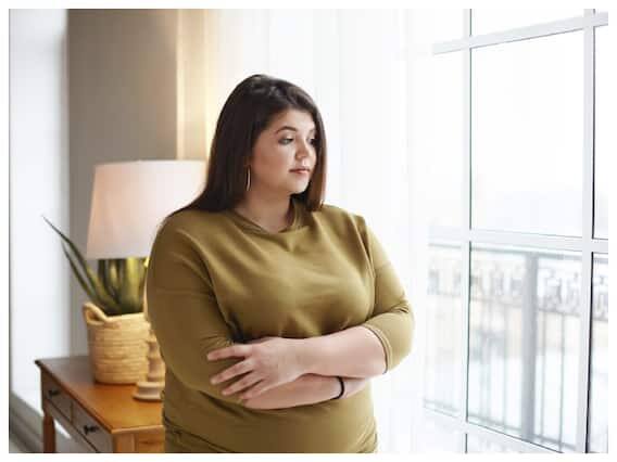 PCOS: PCOS એટલે કે પોલિસિસ્ટિક ઓવરી સિન્ડ્રોમ એ સ્ત્રીઓમાં જોવા મળતી સામાન્ય સમસ્યા છે. પીસીઓએસ ધરાવતી મહિલાઓ આહાર અને વ્યાયામને નિયંત્રિત કર્યા પછી પણ વજન ઘટાડી શકતી નથી.
