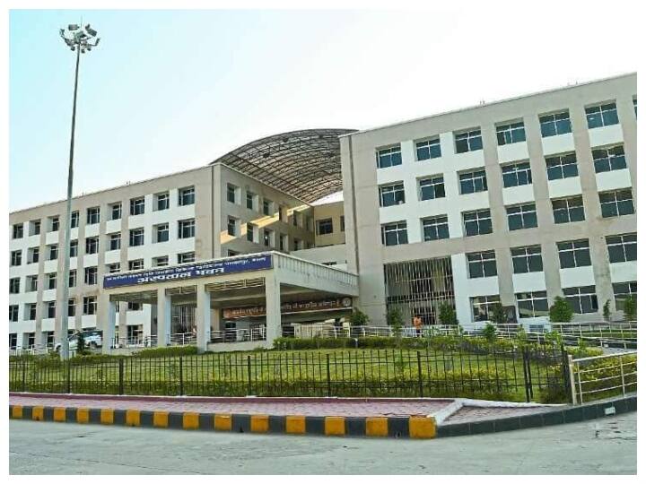 Chhattisgarh Bastar government hospital is facing shortage of specialist doctors ann Chhattisgarh: विशेषज्ञ डॉक्टरों की कमी से जूझ रहा बस्तर का सरकारी अस्पताल, जानें क्या है वजह