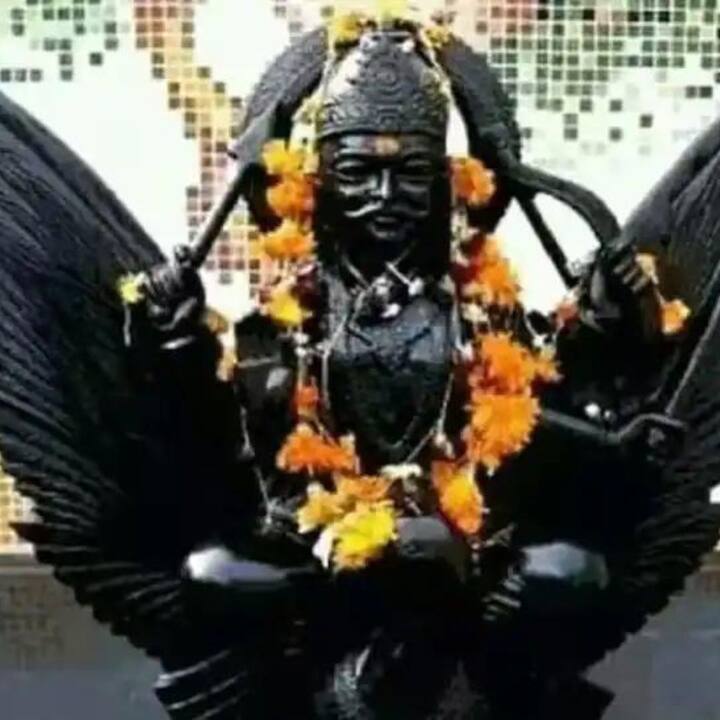 জ্যোতিষশাস্ত্রে শনিদেবের গুরুত্বপূর্ণ স্থান রয়েছে। শনি মানুষকে তাদের কর্ম অনুসারে ফল দেয়। বর্তমানে তার নিজস্ব রাশি কুম্ভ রাশিতে অবস্থান করছে শনি। ২০২৪ সালেও এই রাশিতেই থাকতে চলেছে।