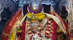 Bhairav Ashtami: भैरव अष्टमी पर काशी कोतवाल का विशेष श्रृंगार, भक्तों ने काटा 51 किलो का केक