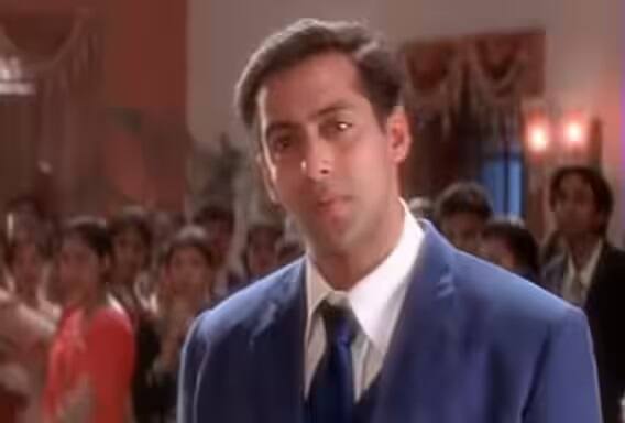 Actors Small Role: અત્યારે બૉક્સ ઓફિસ પર ફિલ્મ 'એનિમલ' ધૂમ મચાવી રહી છે, આ ફિલ્મમાં લોકો બૉબી દેઓલના રૉલને ખુબ જ પસંદ કરી રહ્યાં છે. ખાસ વાત છે કે, બૉબી દેઓલનો રૉલ આમાં ખુબ જ નાનો છે પરંતુ છાપ છોડનારો છે. ફિલ્મ 'એનિમલ'માં બૉબી દેઓલે ભજવેલા રૉલની ખૂબ ચર્ચા થઈ રહી છે. નાની ભૂમિકા હોવા છતાં અભિનેતા પ્રભાવિત કર્યા છે. બૉબી પહેલા એવા ઘણા કલાકારો છે જેમણે નાના રૉલમાં પણ દર્શકોના દિલ પર છાપ છોડી છે.