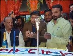 Bhairav Ashtami: भैरव अष्टमी पर काशी कोतवाल का विशेष श्रृंगार, भक्तों ने काटा 51 किलो का केक