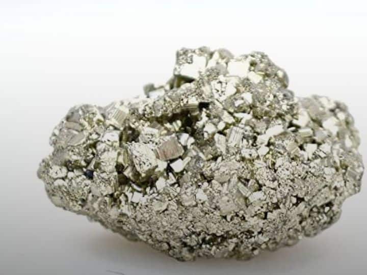 इसका उपयोग आभूषणों और एडवांस वैज्ञानिक उपकरणों में होता है, लेकिन इसकी अनमोलता और विशेषता उसे इस धरती का सबसे बेहतरीन खनिज बनाती है.