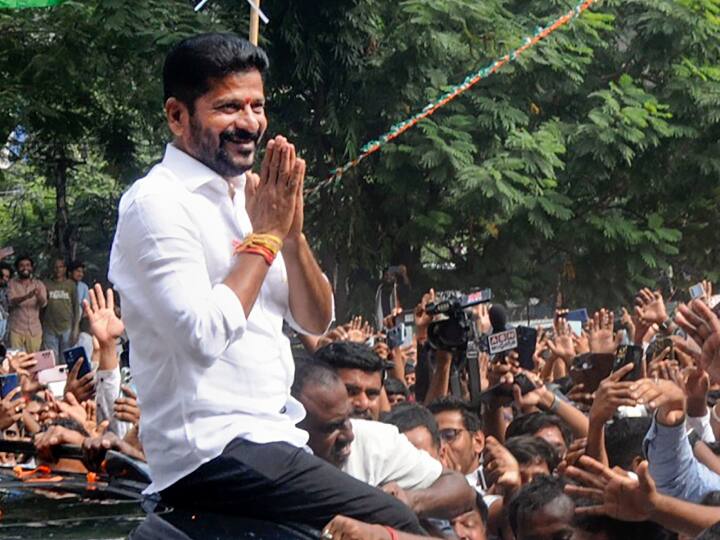 Congress Revanth Reddy To Take Oath As Telangana CM Today Sonia Rahul Gandhi To Be Present In Ceremony Revanth Reddy Oath Ceremony: आज तेलंगाना के सीएम पद की शपथ लेंगे रेवंत रेड्डी, सोनिया-राहुल रहेंगे मौजूद, कौन बनेगा डिप्टी सीएम?