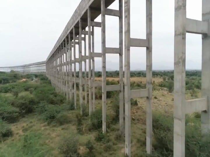 உசிலம்பட்டி 58 கால்வாயில் தண்ணீர் திறக்க கோரி விவசாய சங்கங்கள் நடத்திய பேரணி நடத்தினர்.