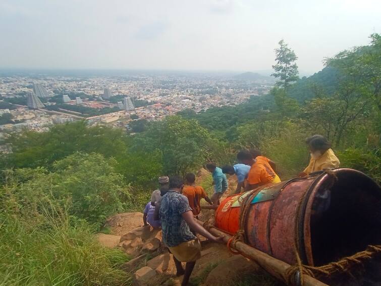 Tiruvannamalai Karthigai Deepam 2023 Maha Deepam Cauldron Taken Down From Hill- TNN karthigai deepam 2023: திருவண்ணாமலை தீபம்;  மலை உச்சியில் இருந்து கீழே இறக்கப்பட்ட மகா தீப கொப்பரை