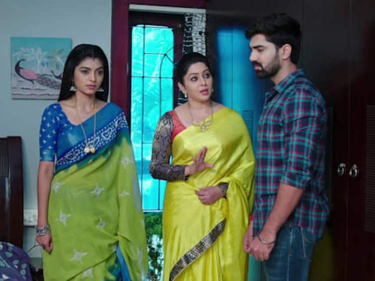 Intinti Gruhalakshmi telugu serial December 7th episode written update Intinti Gruhalakshmi December 7th Episode: కోడలి మీద ప్రతీకారం తీర్చుకున్న రాజ్యలక్ష్మి.. ప్రాణాపాయ స్థితిలో దివ్య!