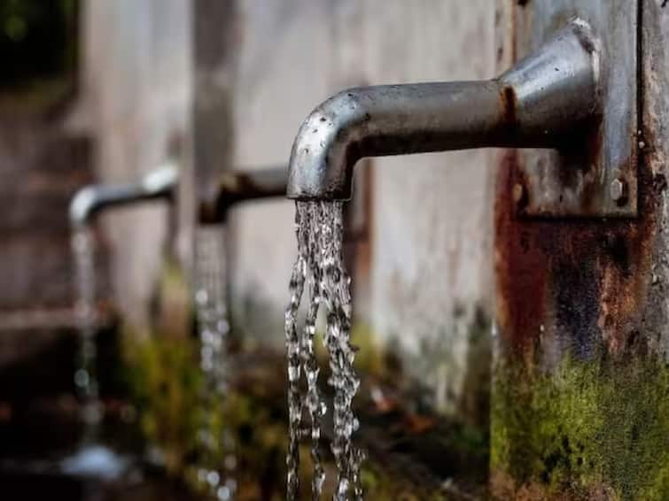 Mumbai Municipal corporation appeals to Mumbaikars to boil water and drink there is a possibility of supply of muddy water detail marathi news  Mumbai News : मुंबईकरांना पाणी उकळून पिण्याचं महानगरपालिकेचे आवाहन, पुढील 24 तास गढूळ पाण्याचा पुरवठा होण्याची शक्यता