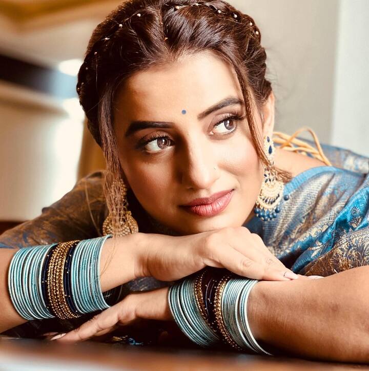 ये किस्सा उस समय का है जब भोजपुरी स्टार पवन सिंह से अक्षरा का ब्रेकअप हुआ था. पवन सिंह ने उन्हें धोखा देकर ज्योति सिंह से शादी रचा ली थी. एक्ट्रेस ये सदमा बर्दाशत नहीं कर पा रही थीं.