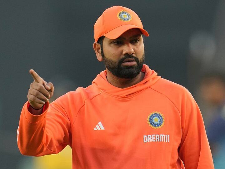 Rohit Sharma: अयोध्या में राम मंदिर की प्राण प्रतिष्ठा के लिए रोहित शर्मा को भी मिला निमंत्रण! इंग्लैंड सीरीज से ठीक पहले है कार्यक्रम Rohit Sharma gets invitation for Pran Pratishtha of Ram mandir in Ayodhya Rohit Sharma: अयोध्या में राम मंदिर की प्राण प्रतिष्ठा के लिए रोहित शर्मा को भी मिला निमंत्रण! इंग्लैंड सीरीज से ठीक पहले है कार्यक्रम