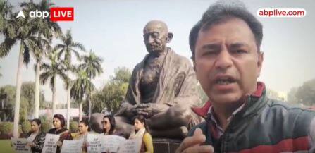 Giriraj Singh के खिलाफ TMC की महिला सांसदों ने किया प्रदर्शन