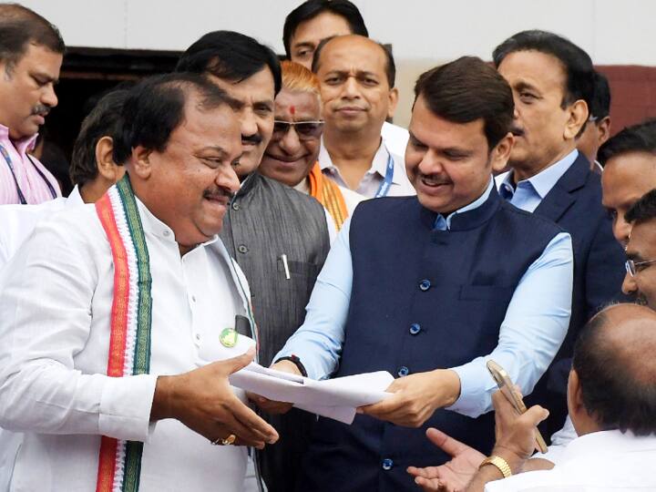 maharashtra assembly winter session mva Opposition Leaders raised slogans and protest on farmers issues ANN हंगामेदार रही महाराष्‍ट्र व‍िधानसभा के शीतकालीन सत्र की शुरुआत, क‍िसानों के मसले पर व‍िपक्ष ने सदन में की नारेबाजी