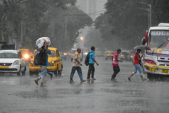 Cyclone Michaung Sudden Rain With Chilly Wind Lashes Kolkata, South Bengal Districts Cyclone Michaung: Sudden Rain With Chilly Wind Lashes Kolkata, South Bengal Districts