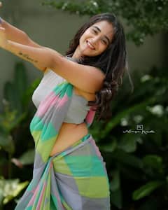 Deepthi Sunaina Photos : గలగలపారుతున్న గోదారిలా ఫోజులిచ్చిన దీప్తి సునయన