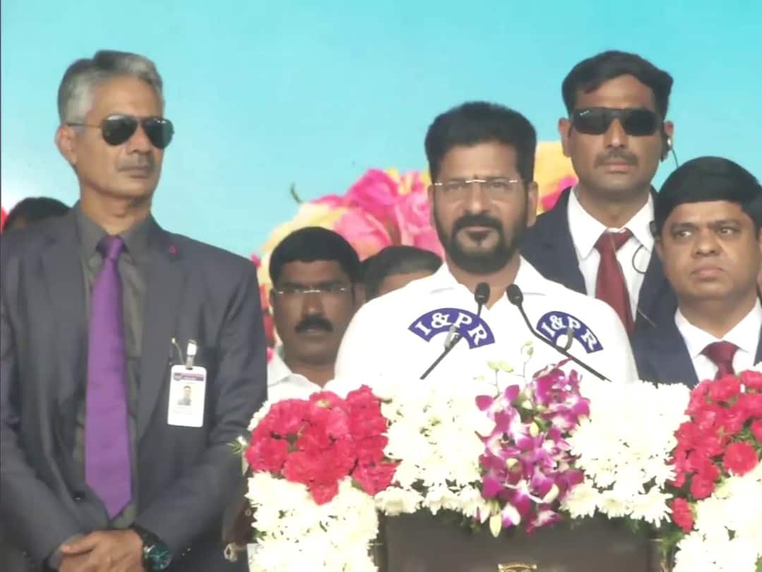 Telangana CM: 56 year old Revanth Reddy will be sworn in as the new Chief Minister of Telangana today Telangana CM: தெலங்கானாவின் 2-வது முதல்வராக பதவியேற்றார் ரேவந்த் ரெட்டி! யார் இவர்?