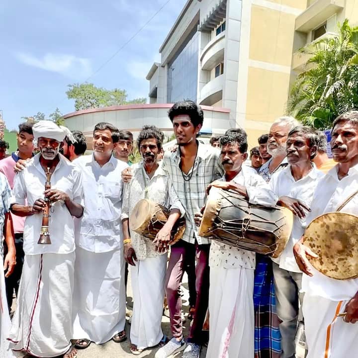 குழந்தைகளின் படிப்புக்கு உதவி, ஆதரவற்றோர் இல்லங்களுக்கு உதவி, நலிந்த கலைஞர்களுக்கு உதவி என்று செய்து வரும் KPY பாலா, தற்போது செய்துள்ள இந்த உதவியும் மக்களின் பாராட்டுக்களை பெற்று வருகிறது.