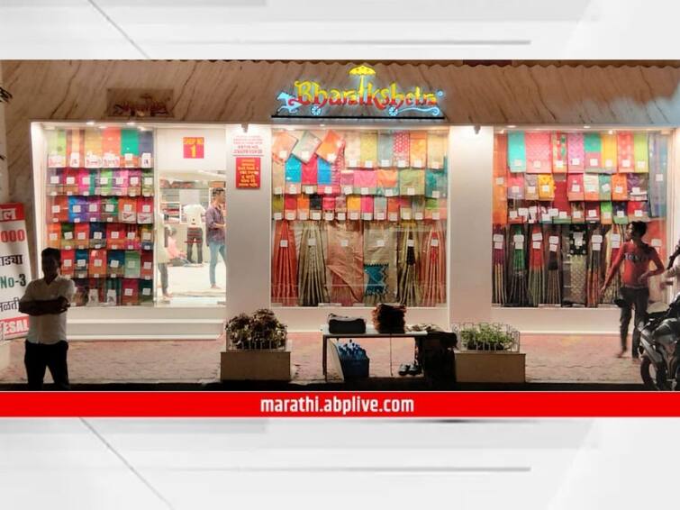 Mumbai Dadar Ed Raids Famous Bharatkshetra Saree Shop in Dadar Cash Worth Rs 15 Lakh Seized दादरमधील प्रसिद्ध  भरतक्षेत्र साडी दुकानावर ईडीचे छापे,  12 तास चौकशी 15 लाख रुपयांची कॅश जप्त; 113 कोटींच्या फसवणुकीचं प्रकरण 