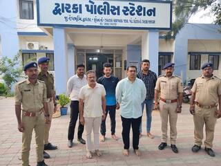 Dwarka News: આયુર્વેદિક સિરપના વ્હાઈટ કોલર બુટલેગરોનો પર્દાફાશ, મોજ આવશે, કીક લાગશે, કરંટ આવશે તેમ કહી  કરતા હતા વેચાણ