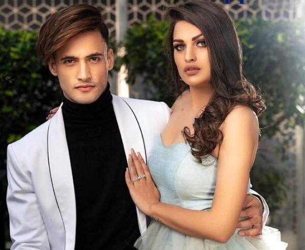 ਦੱਸ ਦੇਈਏ ਕਿ ਸੋਸ਼ਲ ਮੀਡੀਆ ਯੂਜ਼ਰਸ ਹਿਮਾਂਸ਼ੀ ਦੀ ਇਸ ਪੋਸਟ 'ਤੇ ਤਿੱਖੀ ਪ੍ਰਤੀਕਿਰਿਆ ਦੇ ਰਹੇ ਸਨ ਅਤੇ ਇਸੇ ਦੌਰਾਨ ਹਿਮਾਂਸ਼ੀ ਨੇ ਆਪਣਾ ਐਕਸ ਅਕਾਊਂਟ ਡੀਐਕਟੀਵੇਟ ਕਰ ਦਿੱਤਾ ਸੀ।