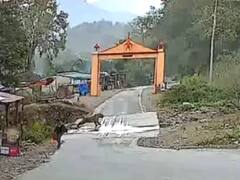 अपनी धुन में चल रहा था शख्स...अचानक सामने आया टाइगर, फिर जो हुआ उसे देख रह जाएंगे हैरान