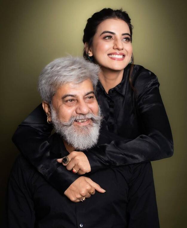अक्षरा आगे कहती हैं कि 'पापा की ये बातें मेरे दिल में घर कर गई. फिर मैंने लाइफ में कभी पीछे मुड़कर नहीं देखा.'