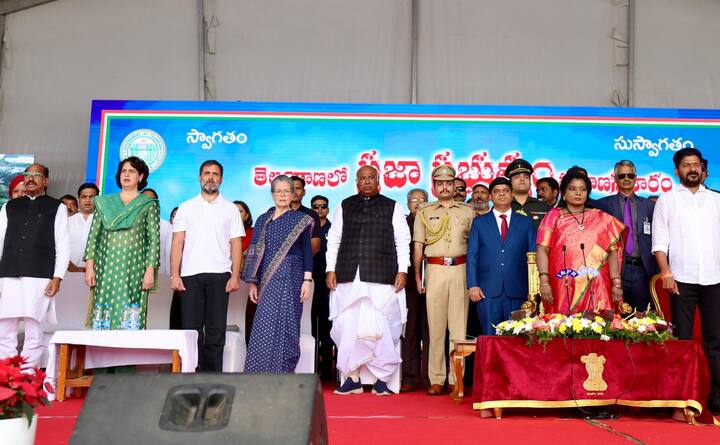 இதன் மூலம் தெலுங்கானாவின் முதல் காங்கிரஸ் முதலமைச்சர் என்ற பெருமையை பெற்றுள்ளார் ரேவந்த் ரெட்டி.