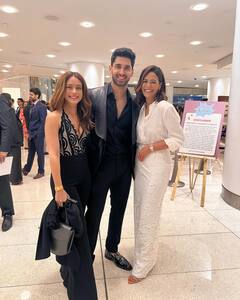 शाहरुख खान के बेटे आर्यन ने '3 इडियट्स' की इस एक्ट्रेस संग क्लिक की सेल्फी, फोटो देख यूजर्स बोले- 'यकीन नहीं हो रहा है'