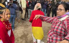 Mamata Banerjee: পাহাড়ে ভিন মেজাজে, বাগানে ঢুকে 'চা-শ্রমিক' মুখ্যমন্ত্রী