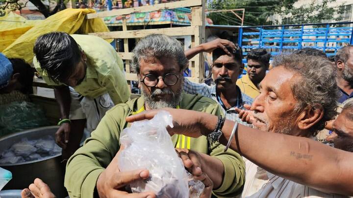 இயக்குநரும் நடிகருமான பார்த்திபன், மிக்ஜாம் புயலால் பாதிக்கப்பட்ட மக்களுக்கு உதவியுள்ளார்.