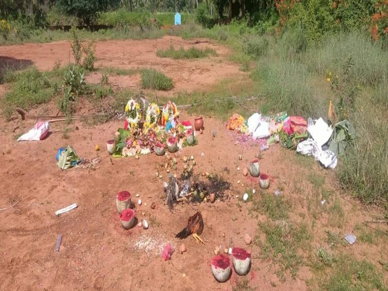 Tenkasi news Graveyard pooja held at mid night Villagers in confusion TNN தென்காசி அருகே நடுநிசியில் நடந்த மயான பூஜை ! குழப்பத்தில் கிராம மக்கள்..!