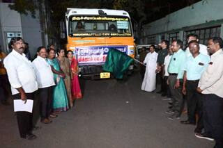 Trichy Corporation sent relief materials worth 25 lakhs to Chennai TNN திருச்சி மாநகராட்சி சார்பாக ரூ.25 லட்சம் மதிப்பிலான நிவாரண பொருட்களை சென்னைக்கு அனுப்பி வைப்பு