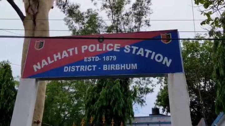 Birbhum: While smuggling stolen coal, Nalhati was caught by the police 4 Birbhum: চোরাই কয়লা পাচার করতে গিয়ে নলহাটি পুলিশের জালে ৪