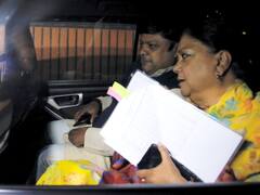 राजस्थान: जेपी नड्डा के साथ डेढ़ घंटे चली वसुंधरा राजे की मीटिंग, बेटे भी थे साथ, कैमरे पर दिया ऐसा रिएक्शन