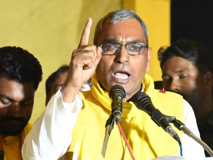 UP Politics: 'CM योगी और PM मोदी को रात में गुलदस्ता देते हैं अखिलेश यादव'- ओम प्रकाश राजभर का चौंकाने वाला दावा OM Prakash Rajbhar Claim Akhilesh Yadav meet CM Yogi Adityanath and PM Narendra Modi in night UP Politics: 'CM योगी और PM मोदी को रात में गुलदस्ता देते हैं अखिलेश यादव'- ओम प्रकाश राजभर का चौंकाने वाला दावा