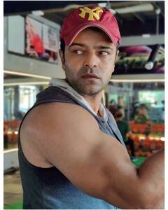 PHOTO: मराठमोळी अभिनेत्री सुरुची अडारकर आणि पियुष रानडे यांच्या लग्नाचे खास फोटो!