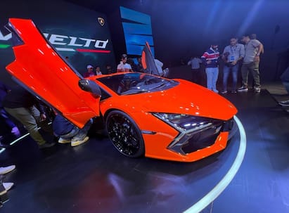 Lamborghini ਨੇ ਭਾਰਤੀ ਬਾਜ਼ਾਰ ਚ ਆਪਣੀ ਮਸ਼ਹੂਰ ਸੁਪਰਕਾਰ Lamborghini Revuelto ਨੂੰ ਲਾਂਚ ਕੀਤਾ ਹੈ, ਜਿਸ ਦੇ ਪ੍ਰਸ਼ੰਸਕ ਪੂਰੀ ਦੁਨੀਆ ਚ ਮੌਜੂਦ ਹਨ।!