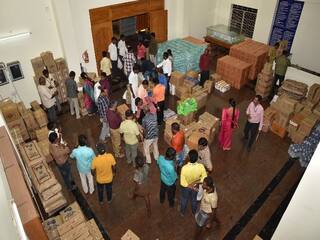Michaung Cyclone: சென்னையில் புயலால் பாதிக்கப்பட்ட மக்களுக்கு உதவிக்கரம் நீட்டிய மதுரை மாவட்டம்
