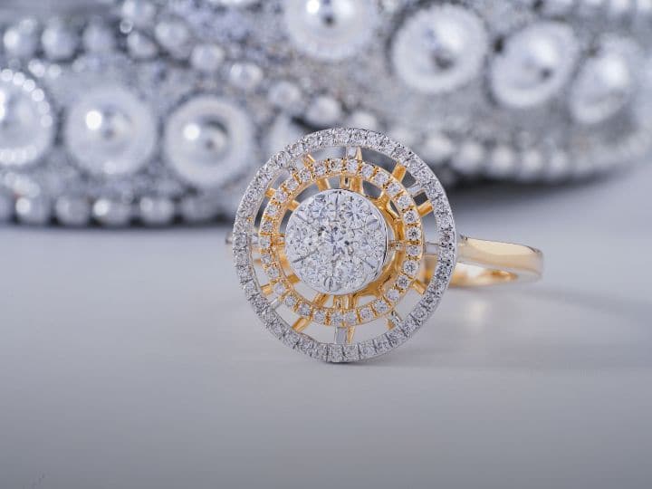 पेनाइट विश्व के कुछ ही स्थलों में पाया जाता है, इसलिए इसकी कीमत अधिक होती है. यह हर जगह नहीं मिलता है.