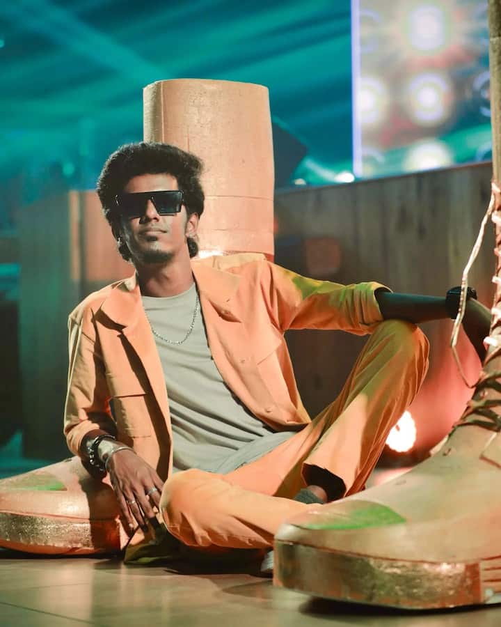 இவருக்கு ஒரு சில பட வாய்ப்புகளும் கிடைத்தது. ஜூங்கா, தும்பா, தேஜாவு, ரன் பேபி ரன் உள்ளிட்ட பல படங்களில் நடித்துள்ளார்.