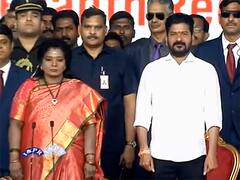 तेलंगाना के सीएम पद की शपथ लेने के तुरंत बाद रेवंत रेड्डी ने छुए सोनिया गांधी के पैर, देखें वीडियो