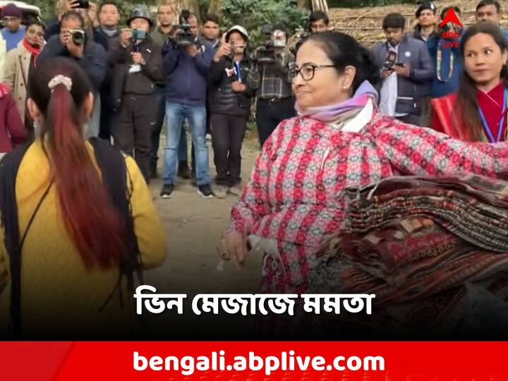 Mamata at Darjeeling: শুধু পাতাই তুললেন না, বাগানে বাসিন্দাদের সঙ্গে গানের তালে পাও মেলালেন তিনি।