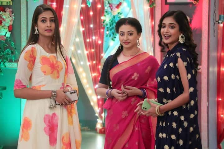 আবিরকে হারিয়ে ফেলার দুঃস্বপ্নের কথা নিজের মায়ের কাছে বলে টুম্পা। জানতে চায়, এই বিয়ে নিয়ে তার পরিবার কি মত দেয়। ও সেই সমস্ত কথা শুনেই শেষমেষ বিয়ের পিঁড়িতে বসে সে।