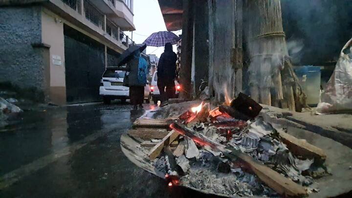 এদিন সান্দাকফুতে যে তুষারপাত হয়েছে তা মরসুমের প্রথম তুষারপাত বলে জানানো হচ্ছে। এর মধ্যে আবার তুষারপাত হতে পারে বলেও মনে করা হচ্ছে।