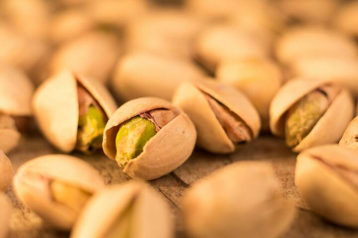 सर्व फोटो सौजन्य : https://unsplash.com/s/photos/pistachio